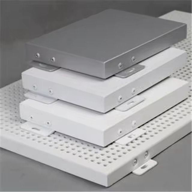 Tembok Tirai Aluminium Kaca Putih dengan Isolasi Suara 35dB K=2.0W/(m2·K) Isolasi Termal