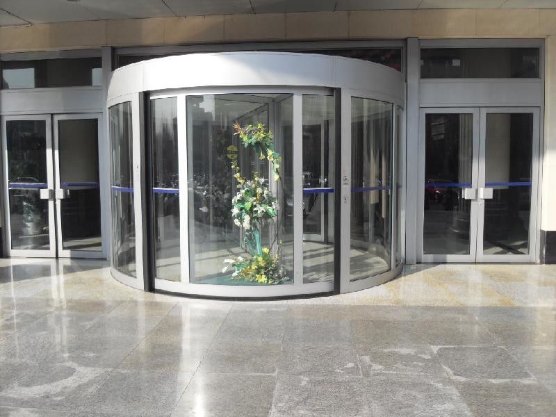 300-600 mm Ketinggian Canopy Motor Pintu Luncur Otomatis untuk Bangunan Komersial