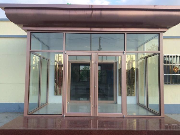 Pintu depan toko KFC Pintu depan toko